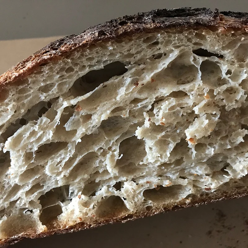 Pan artesano de masa madre y cereales antiguos
