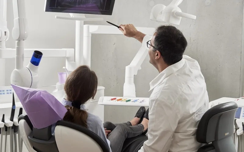 Implantes dentales y cirugía guiada DentaClinic