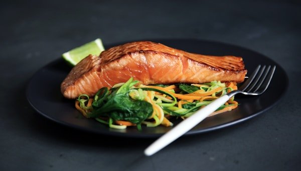 Lomo de salmón con tagliatelle de calabacín